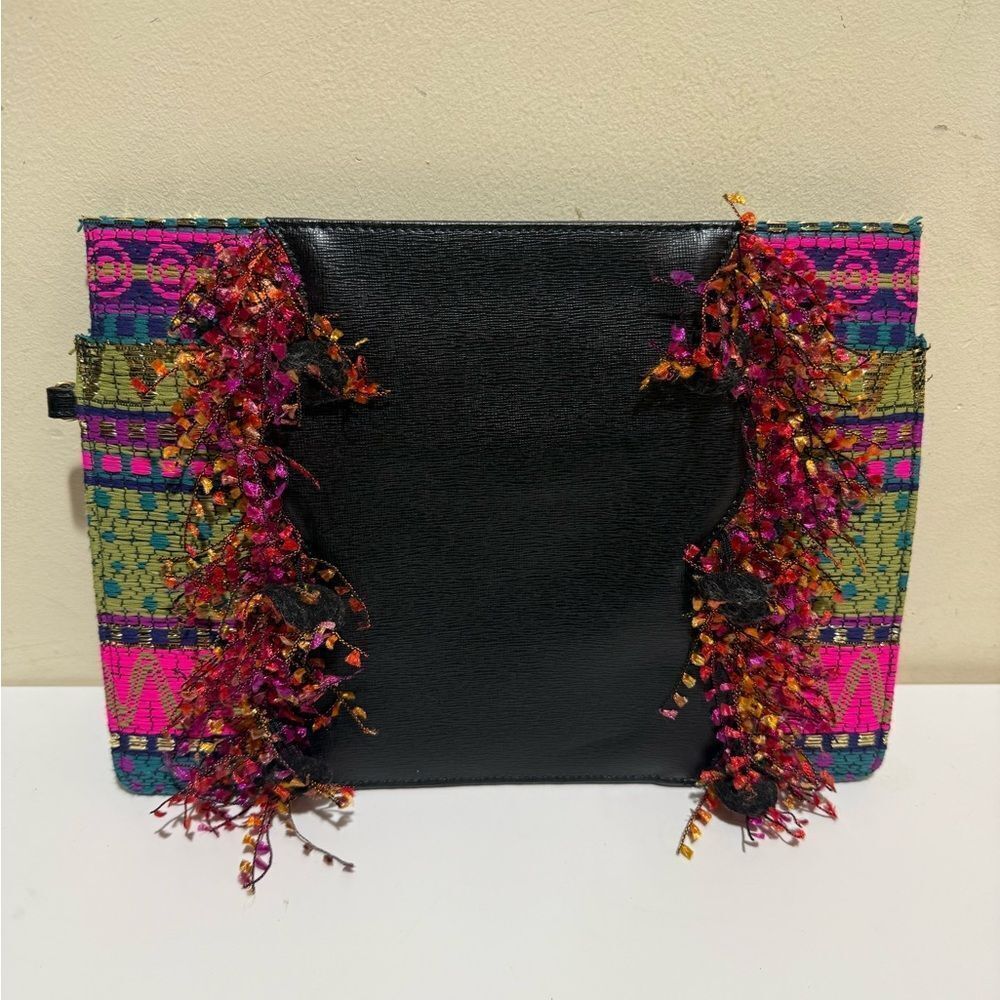 Thale Blanc Multi Collared Patterned Clutch with Black Accents